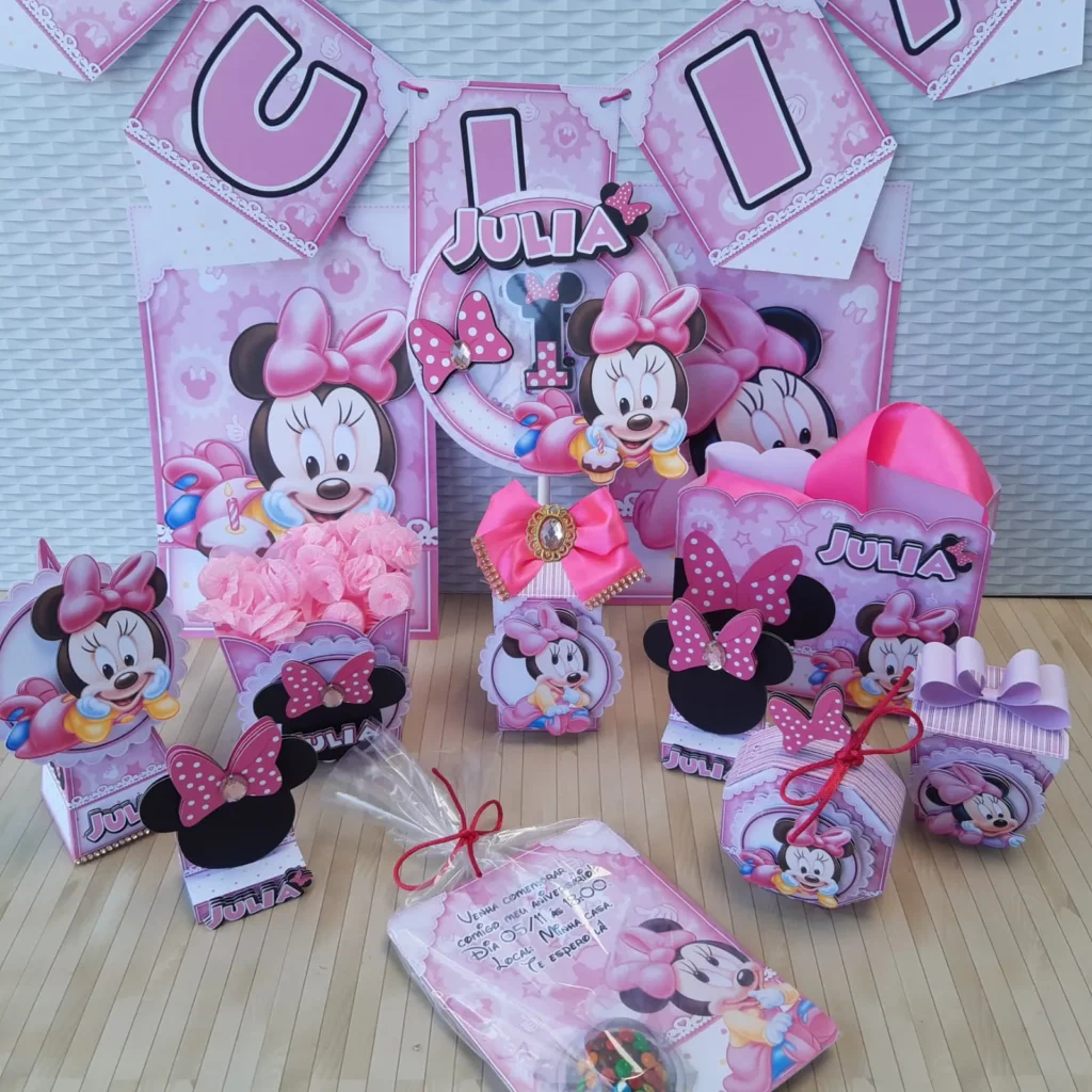 Kit aniversário Minnie Baby em Studio, PNG e PDF. Ideal para decoração, topper e festas de 1 ano.