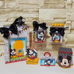 Topo de bolo e topper Mickey Mouse em arquivo de corte Studio. Perfeito para decoração de festas.