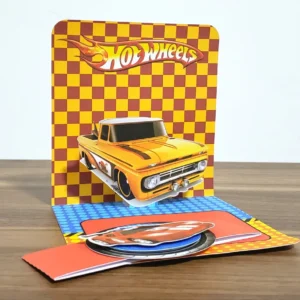 Imagem de Convite Pop Up Hot Wheels. Arquivo de Corte Studio essencial para festas de aniversário com este tema de carros. O convite faz parte da decoração inicial.