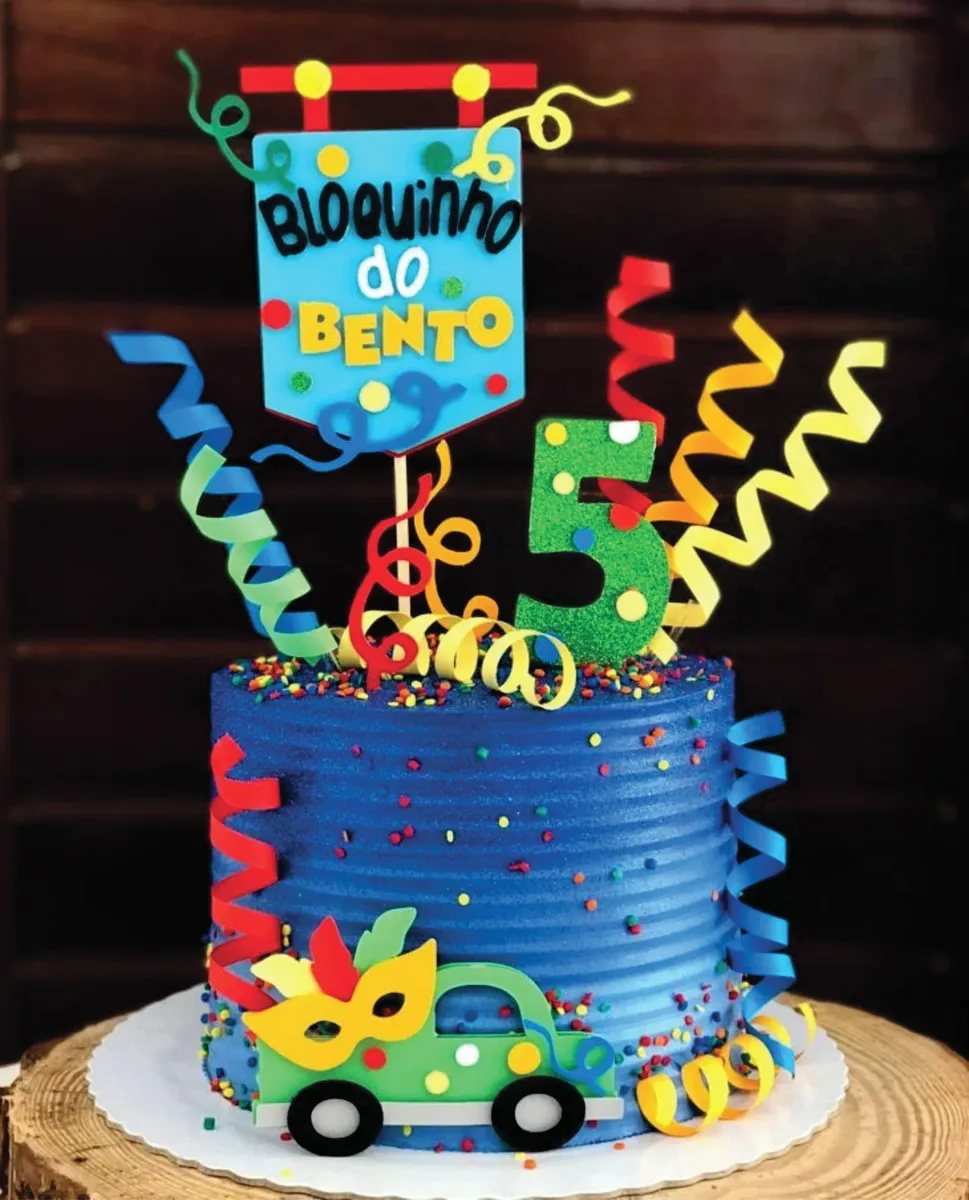 Topo de bolo mêsversário tema Carnaval em Studio. Arquivo de corte para decoração e festas.