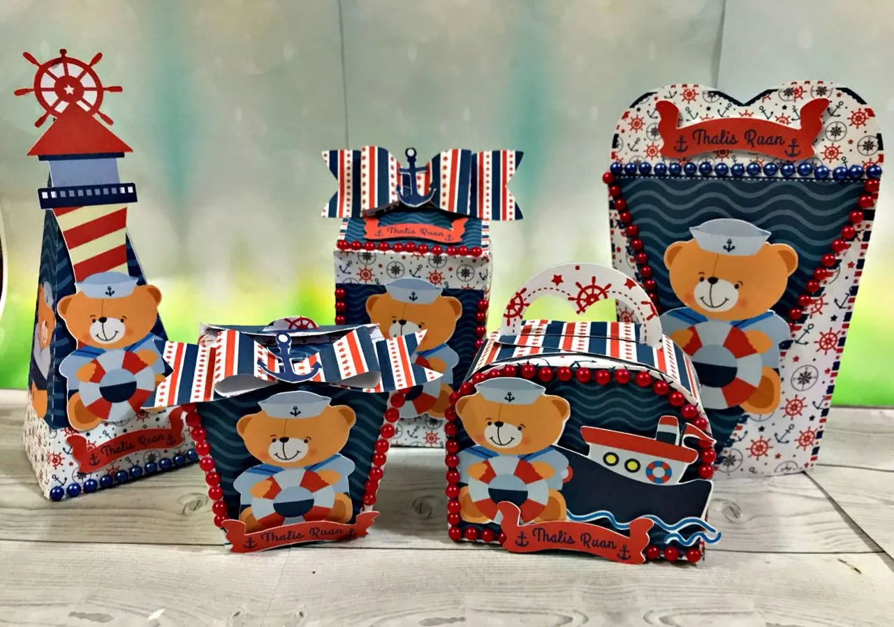 Decoração centro de mesa em camadas ursinho marinheiro. Topper, temas, festas e arquivo de corte.