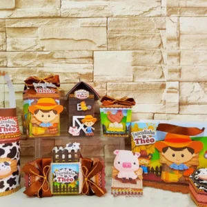 Centro de mesa aniversario fazendinha studio. Topper, temas, festas e topper.
