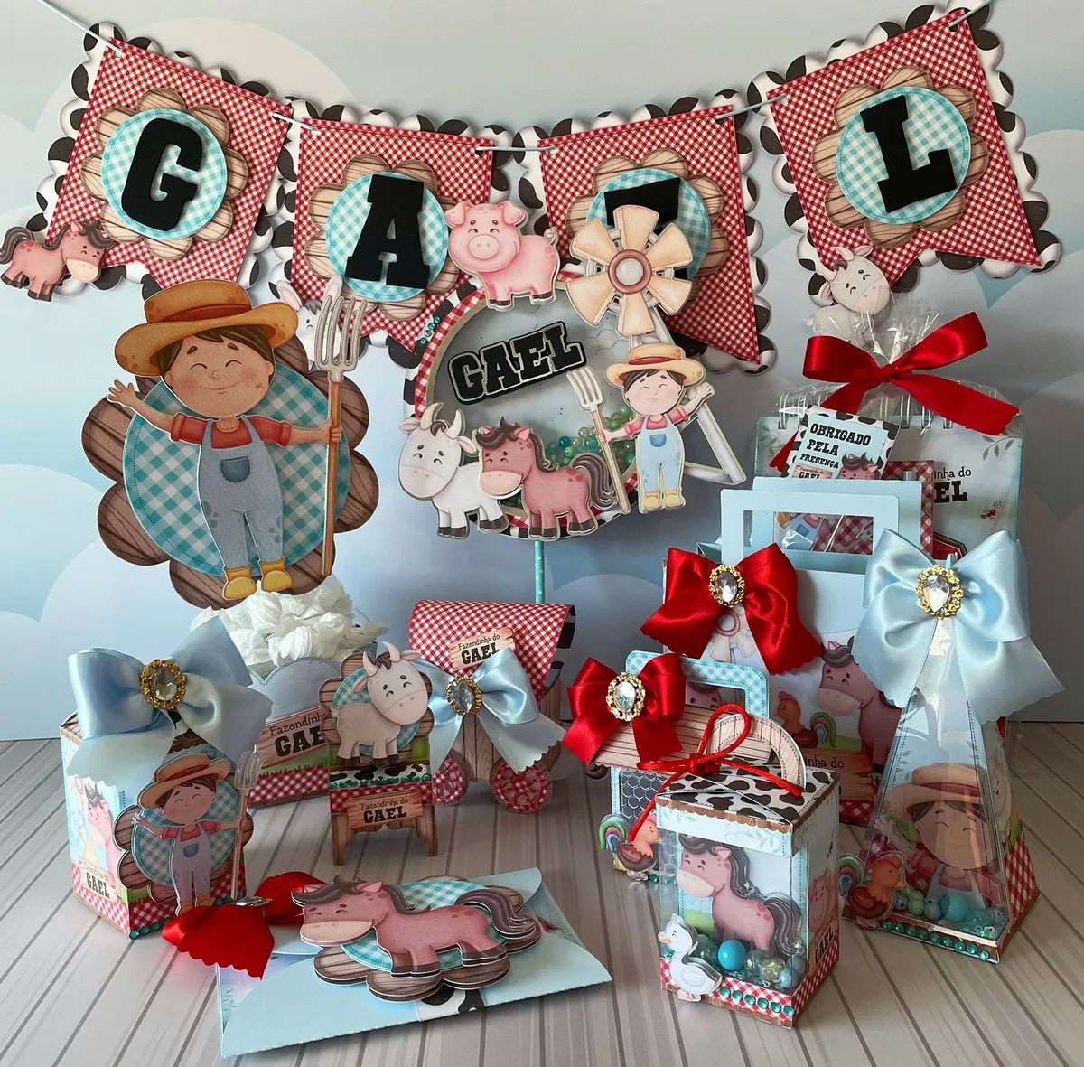 Kit topper de bolo fazendinha studio pdf. Decoração, temas, festas.