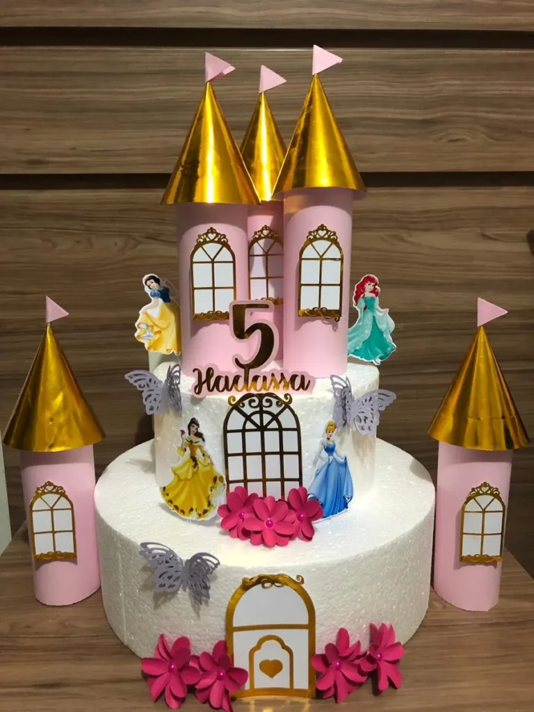 Topo de bolo princesas studio.