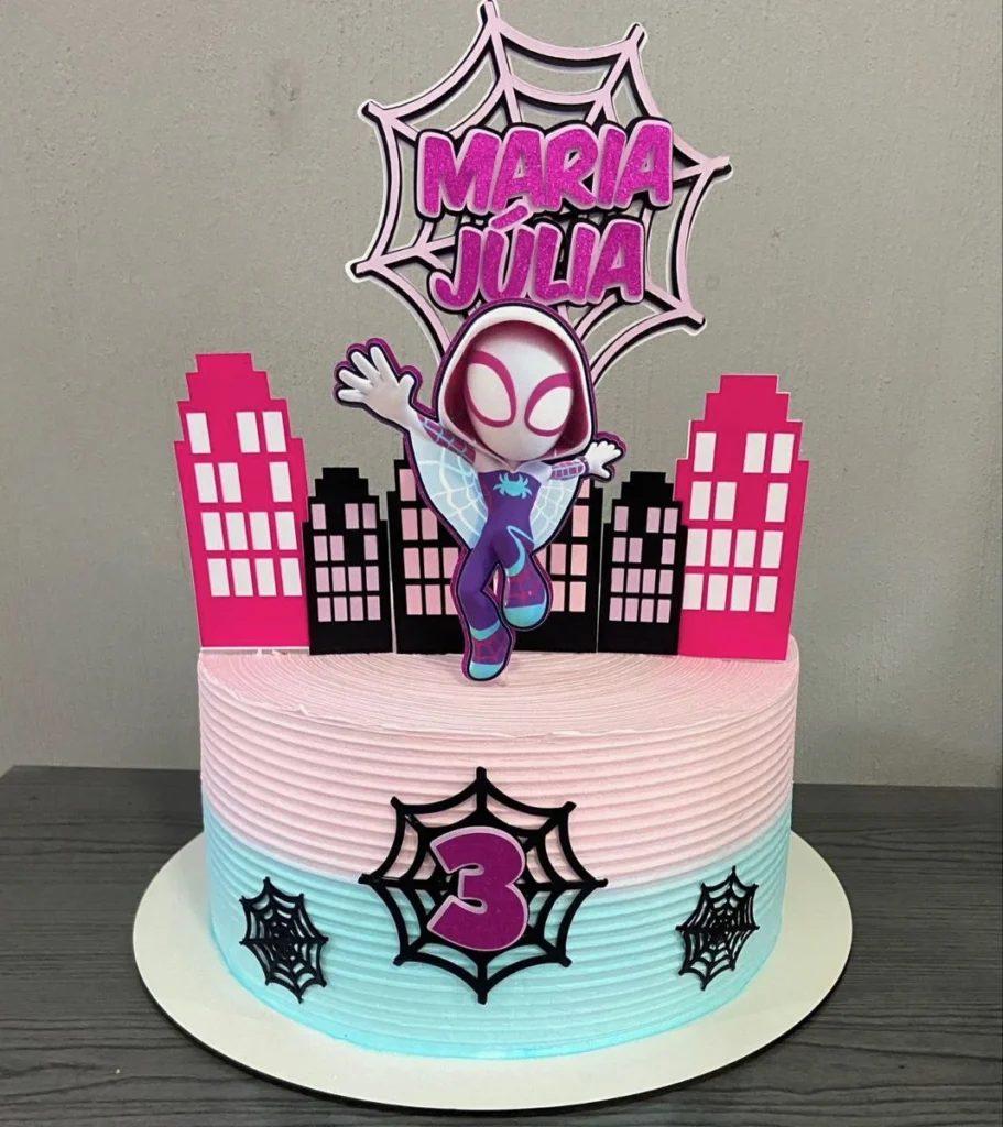 Topo de Bolo Gwen Stacy Studio.