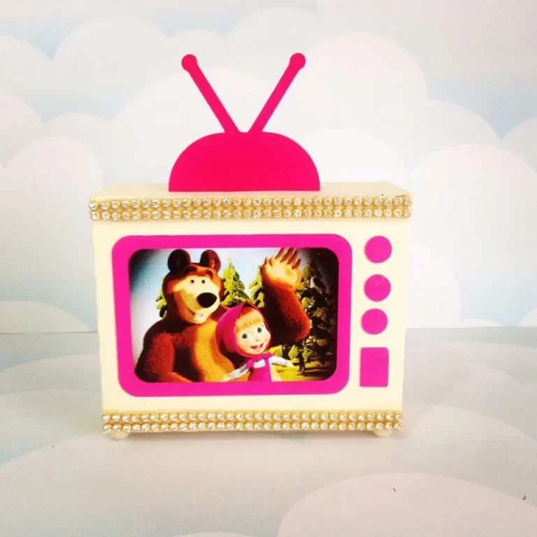 Arquivo de corte digital tema Masha e o Urso para aniversário no formato Studio para máquinas Silhouette, ideal para decoração de festas infantis e personalizados.