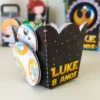 Arquivo de corte para caixa e decoração de aniversário tema Star Wars nos formatos Studio e PDF, ideal para lembrancinhas de festas geeks.