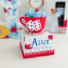 Arquivo de corte para caixas e decoração temática aniversário da Alice no País das Maravilhas nos formatos Studio e PDF, ideal para festas de luxo.