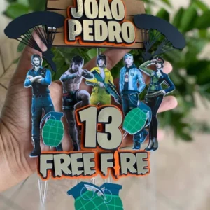 Arquivo digital de topo de bolo com tema Free Fire no formato Studio para máquinas de corte Silhouette, ideal para decoração de festas gamers e aniversário.
