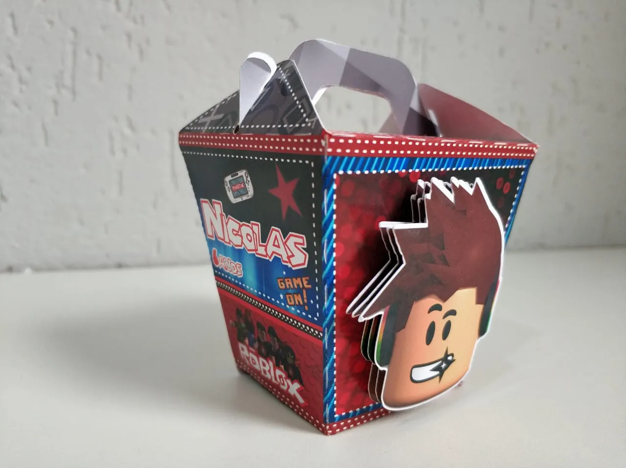 Arquivo de Roblox simples para recortar no formato PDF e Studio ideal para decoração de mesas e festas de aniversário gamer.