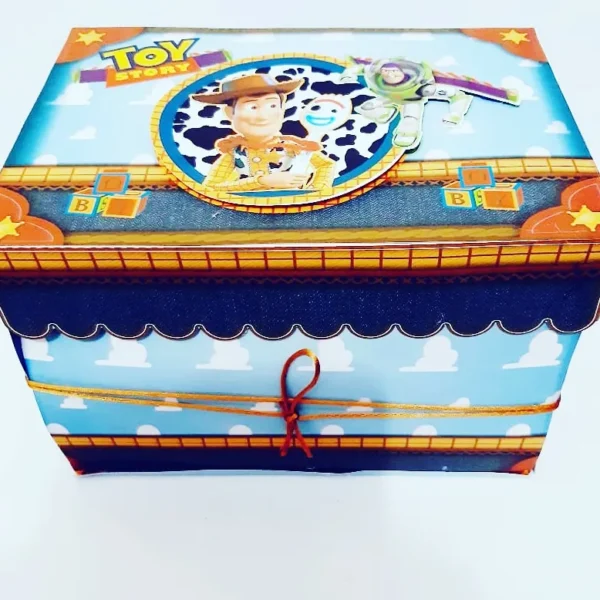 Conjunto de arquivos digitais tema Toy Story para kit festa na caixa para imprimir e recortar nos formatos Studio e PDF.