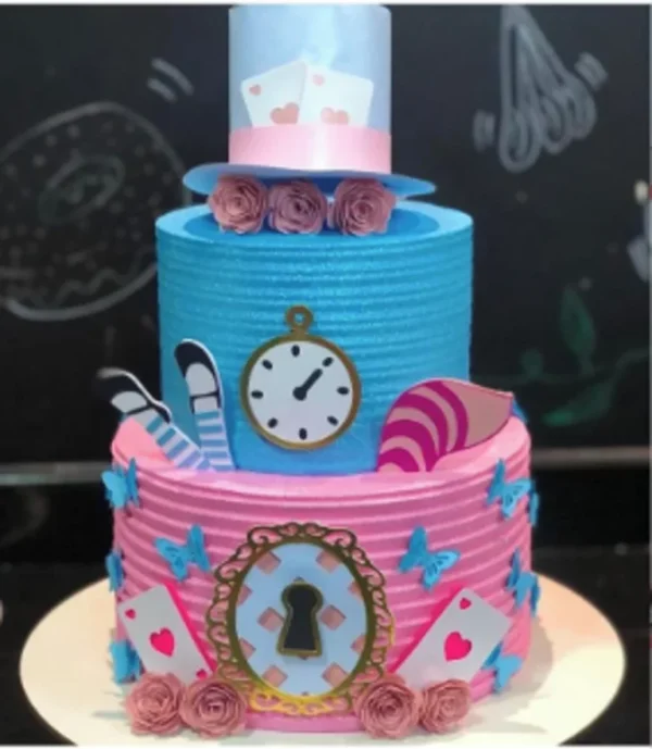 Arquivo de corte digital para topo de bolo tema Alice no País das Maravilhas no formato Studio para máquinas Silhouette, pronto para imprimir e recortar com alta resolução.