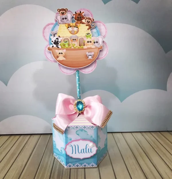 Topper de bolo tema Arca de Noé Menina em arquivo digital pronto para imprimir e cortar.