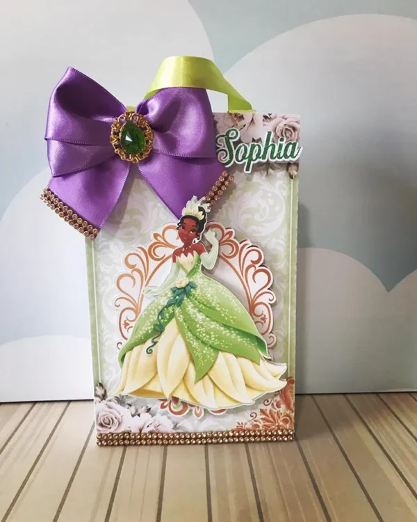 Topper de bolo para aniversário Princesa e o Sapo em arquivo digital pronto para corte e impressão.