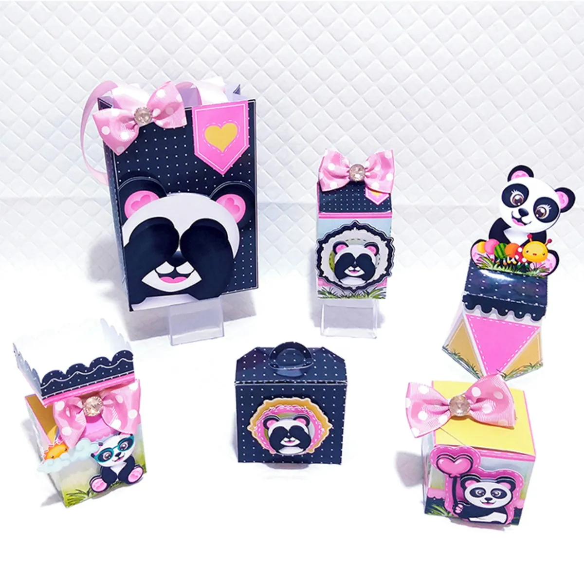 Arquivo digital para aniversário no tema Pandinha Rosa em formato Silhouette Studio e PDF.
