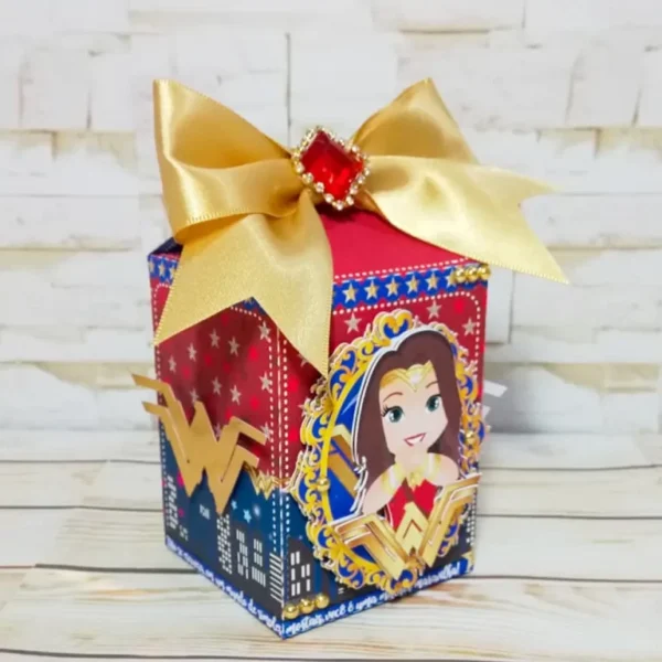Arquivo de corte para personalizados de aniversário tema Mulher Maravilha no Studio.