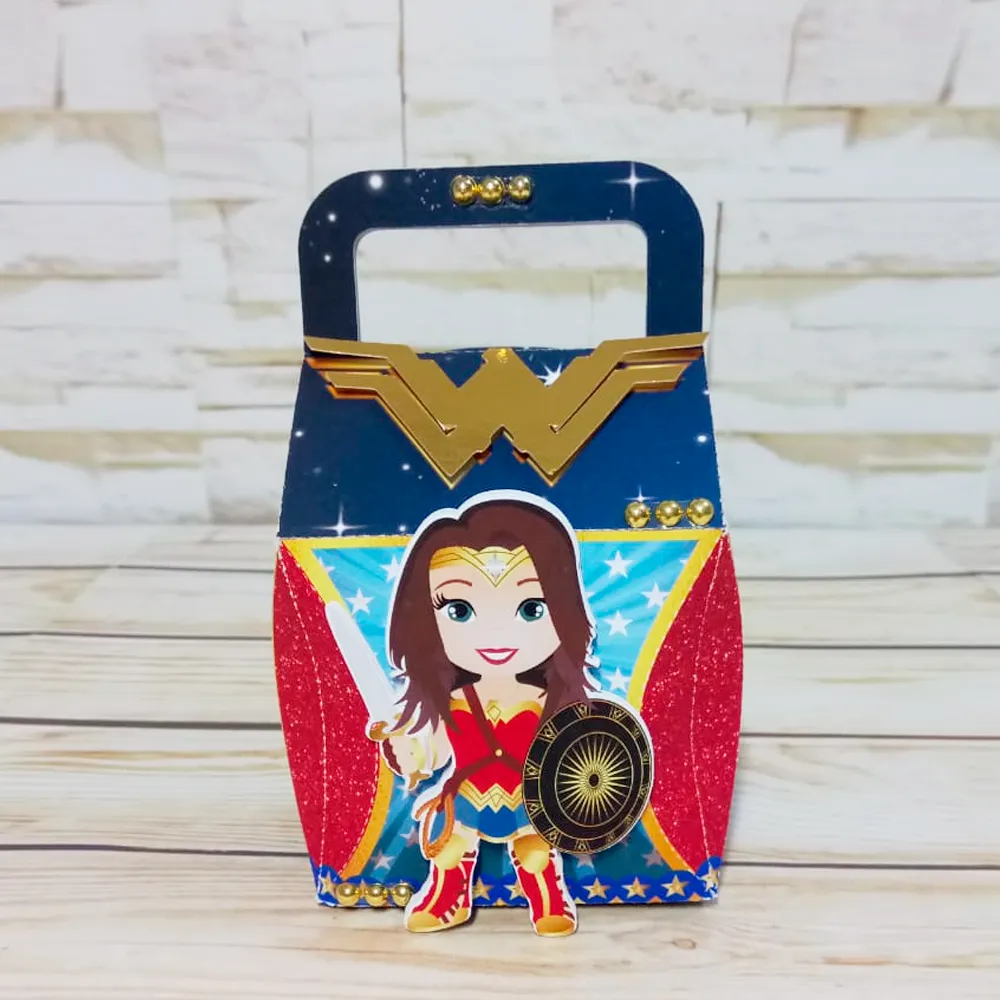 Arquivo digital para aniversário da Mulher Maravilha simples em formato Studio.