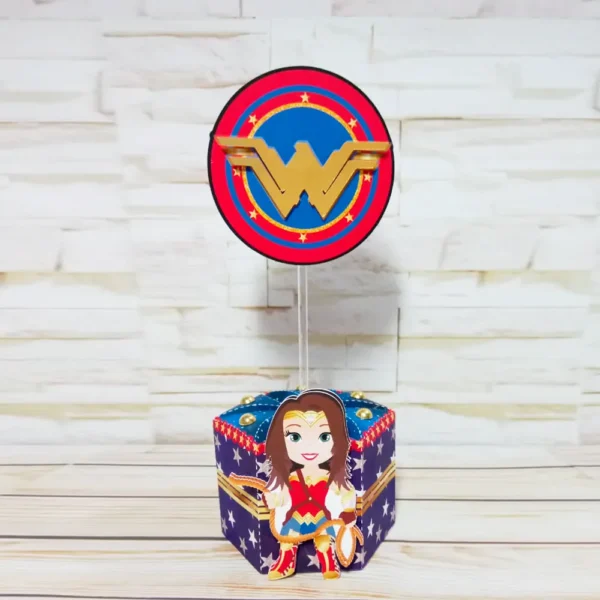 Arquivo de corte para personalizados de aniversário tema Mulher Maravilha no Studio.