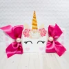 Molde de topo de bolo temático Unicórnio no formato Studio para Silhouette, com elementos em camadas e cores vibrantes para festas.