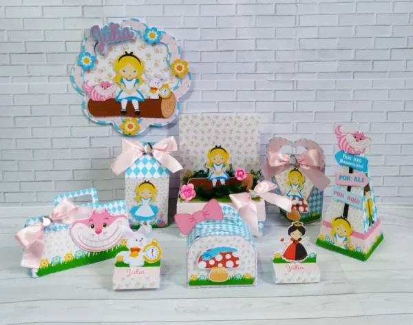 Arquivo de corte digital tema Alice no País das Maravilhas nos formatos Studio e PDF para máquinas Silhouette ou tesoura, ideal para personalizados de luxo e papelaria criativa.