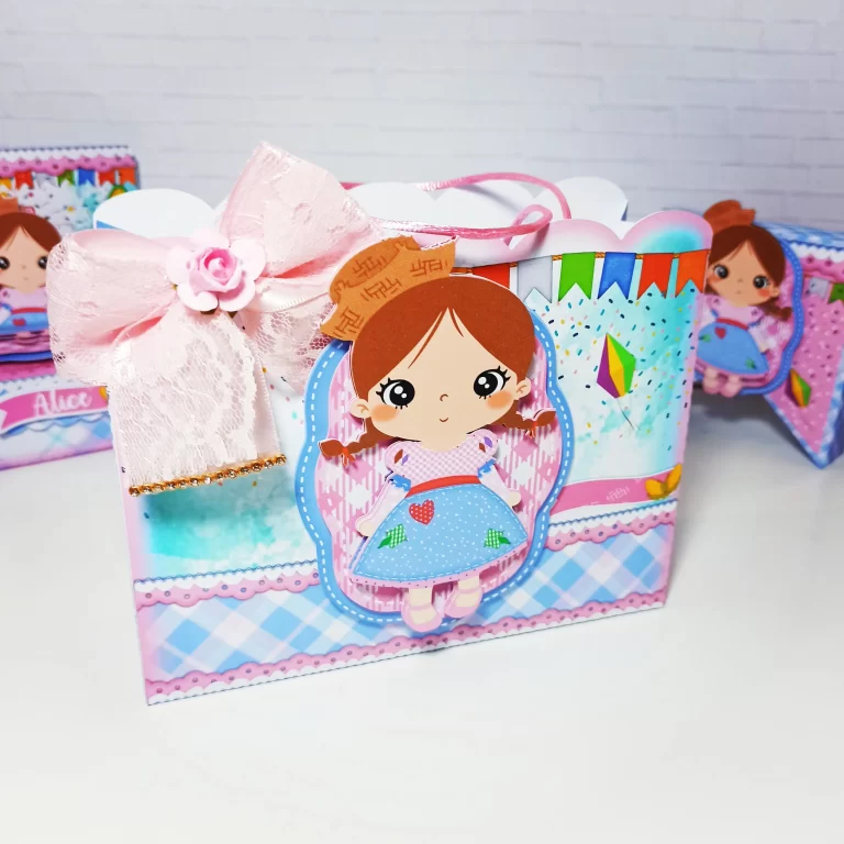 Molde de topo de bolo temático Festa Junina Menina nos formatos Studio e PDF para decoração de festas e impressão em alta resolução.