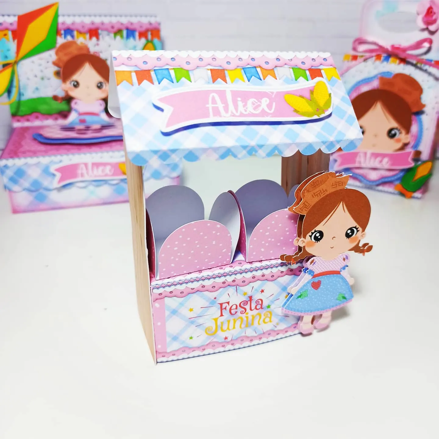 Arquivo de corte digital tema Festa Junina Menina nos formatos Studio e PDF para máquinas Silhouette ou tesoura, ideal para personalizados de luxo e arraiá.