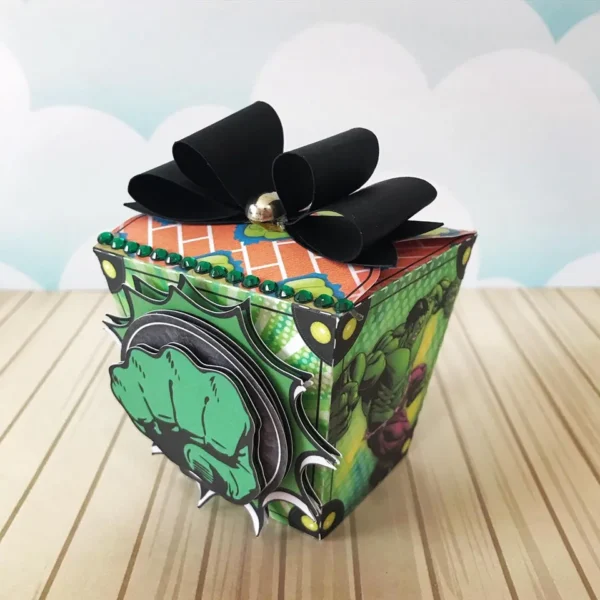Arquivo de corte para festa infantil no tema Hulk em Studio, PNG e PDF.