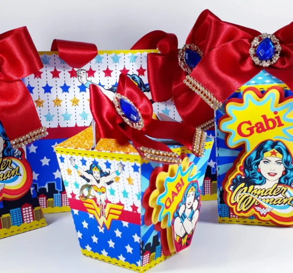 Topper de bolo tema Mulher Maravilha em arquivo digital pronto para imprimir e cortar.
