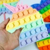 Arquivo de corte para topper de bolo tema Pop It pronto para imprimir e recortar.