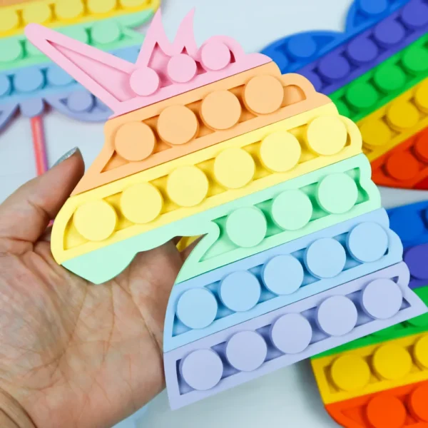 Arquivo de corte para topper de bolo tema Pop It pronto para imprimir e recortar.