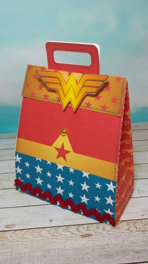 Personalizados para arrumação de mesa Mulher Maravilha em arquivo digital Studio e PDF.