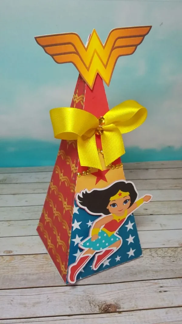 Kit de arquivos digitais para organizar e decorar aniversário tema Mulher Maravilha.