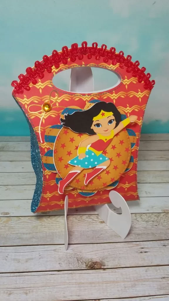 Arquivo de corte para arrumação de festa infantil tema Mulher Maravilha em Studio e PDF.