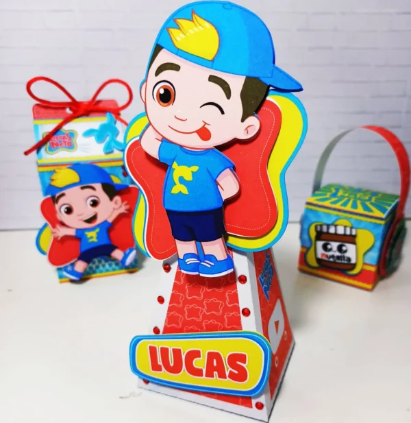 Design de corte para artigos de festa de aniversário no tema Luccas Neto em Studio e PDF.