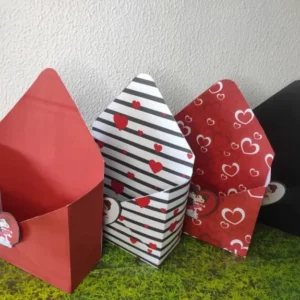 Arquivo de corte digital para caixa envelope tema Dia dos Namorados nos formatos Studio e PDF para máquinas Silhouette ou tesoura, com design romântico em alta resolução.