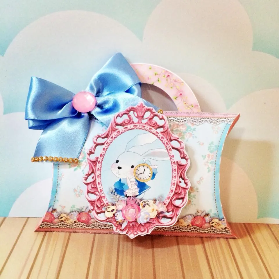 Arquivo de corte para centros de mesa e decoração temática Alice no País das Maravilhas nos formatos Studio e PDF, ideal para festas de luxo e eventos especiais.