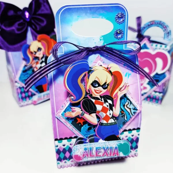 Itens personalizados para decoração de festa Arlequina em arquivo digital Studio e PDF.