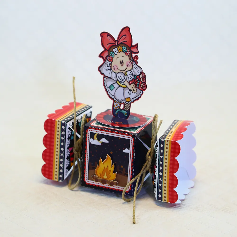 Arquivo de corte para enfeite de mesa e decoração temática de Festa Junina nos formatos Studio e PDF, ideal para festas de luxo e eventos.