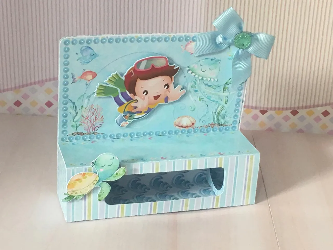 Arquivo digital de centro de mesa fundo do mar menino para decoração de aniversário infantil.