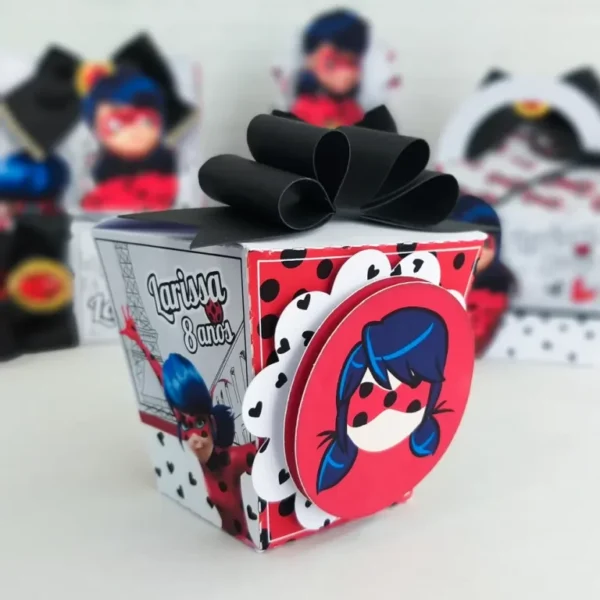 Arquivo digital de centro de mesa tema Ladybug para festa de aniversário infantil.