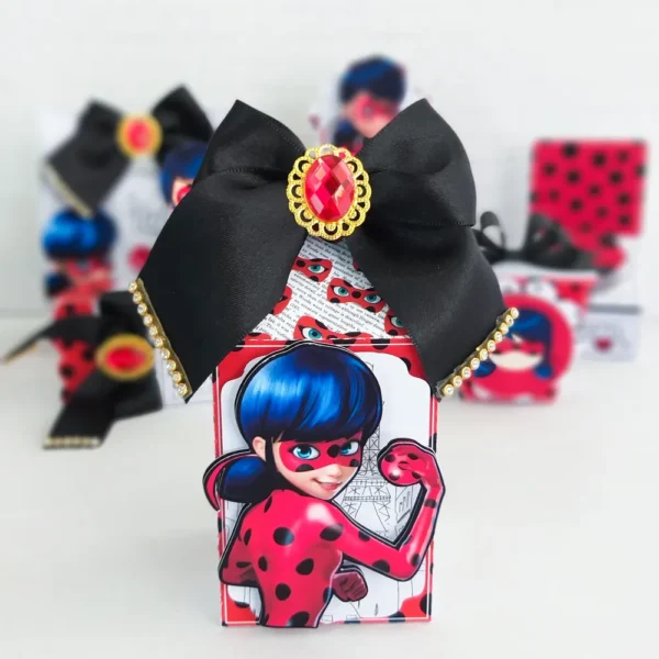 Centro de mesa para aniversário tema Ladybug em formato de arquivo digital para recorte.