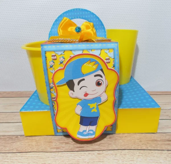 Kit de arquivos digitais para personalizados de aniversário tema Luccas Neto com corte digital e manual.