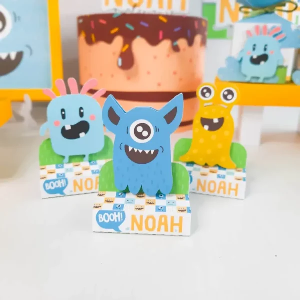 Arquivo digital de centro de mesa tema Monstrinhos fofos para festa de aniversário infantil.