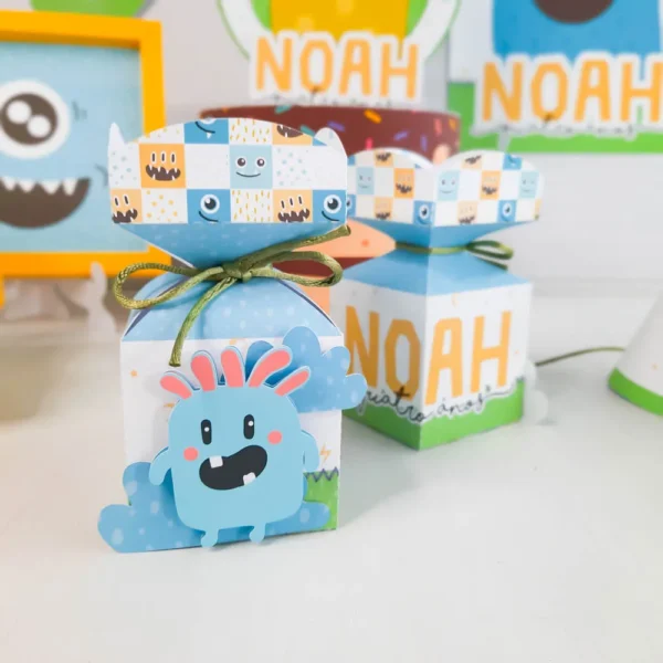Decoração de festa infantil tema Monstrinhos com centro de mesa em arquivo digital Studio e PDF.
