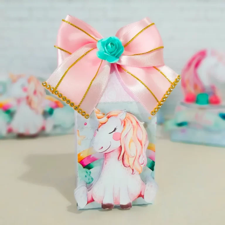 Moldes digitais de decoração para aniversário de unicórnio nos formatos Studio e PDF para impressão de alta resolução e personalizados de festas infantis.