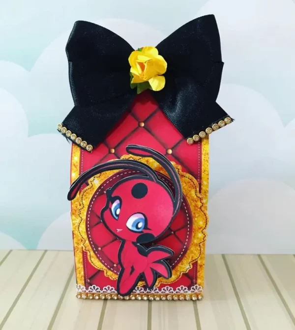 Topo de bolo Ladybug luxo com camadas em arquivo digital Studio, PNG e PDF.