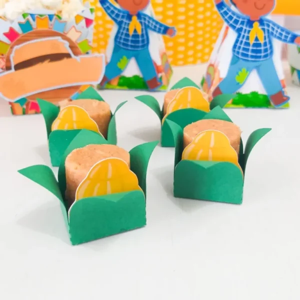 Molde de topo de bolo temático decoração mesversário festa junina nos formatos Studio e PDF para decoração de festas e impressão em alta resolução.