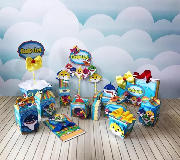 Arquivo digital para decoração de festa no tema Baby Shark em formatos Studio, PNG e PDF.