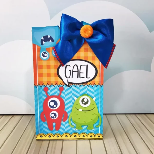 Topper de bolo para festa monstrinhos em arquivo digital pronto para corte e impressão.