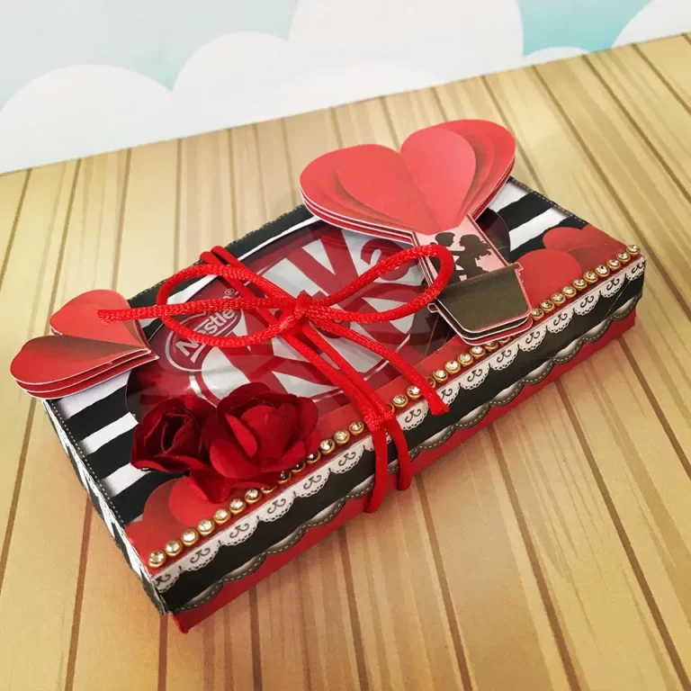 Arquivo de corte para caixas e mimos temáticos de enfeites dia dos namorados nos formatos Studio e PDF, ideal para festas de luxo e eventos.